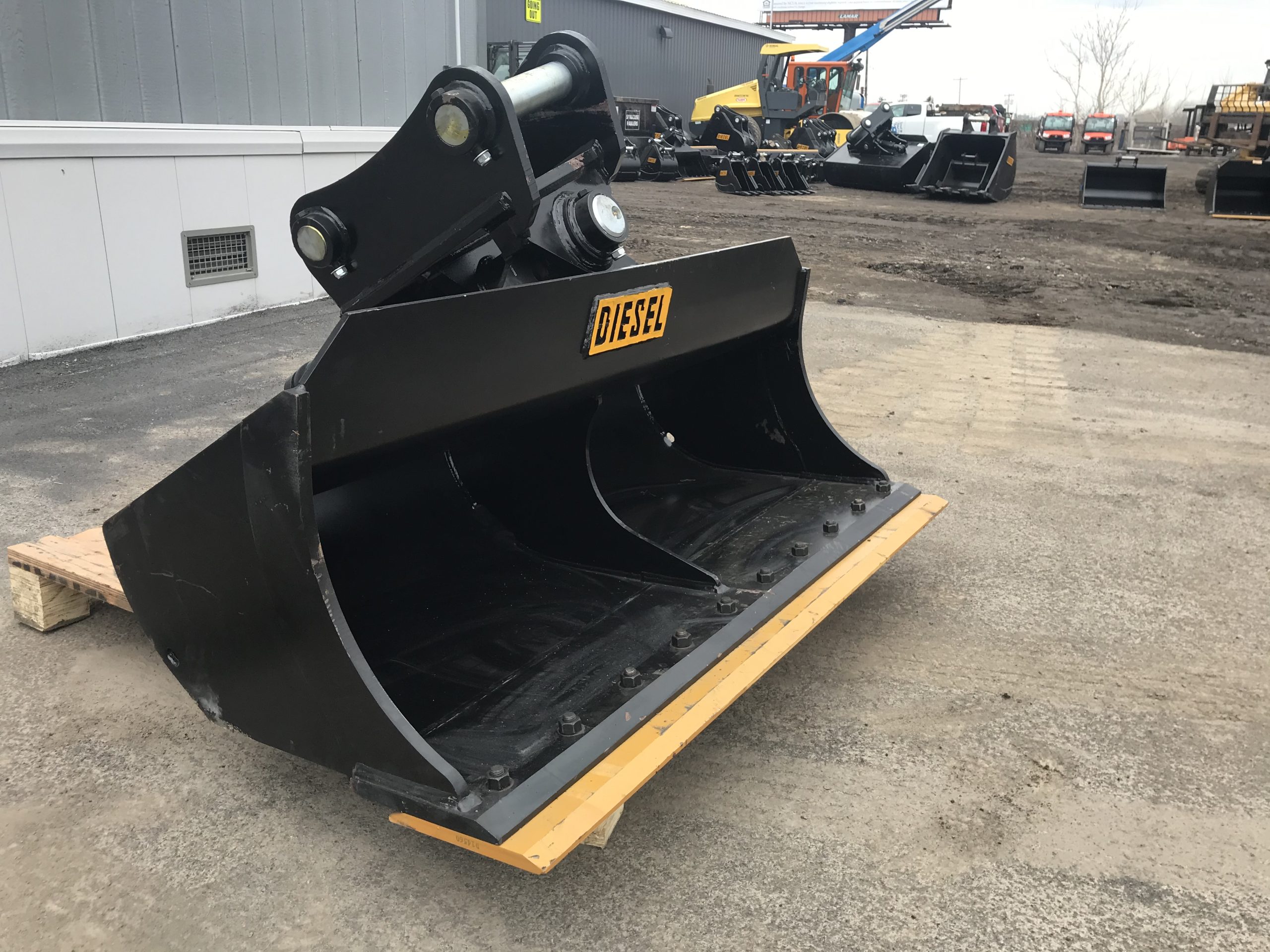 60'' TILT Bucket for 120CL Excavator - Image 10