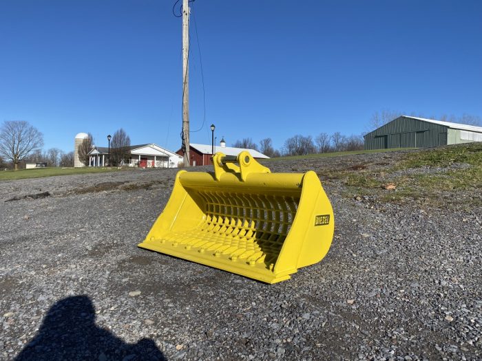 42" VIO35 Screening Bucket