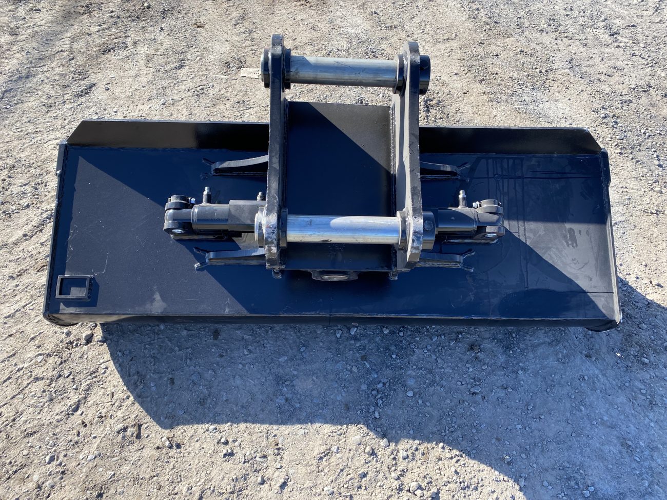 72" Low Profile Hydraulic Tilt for 120CL Excavator - Image 5