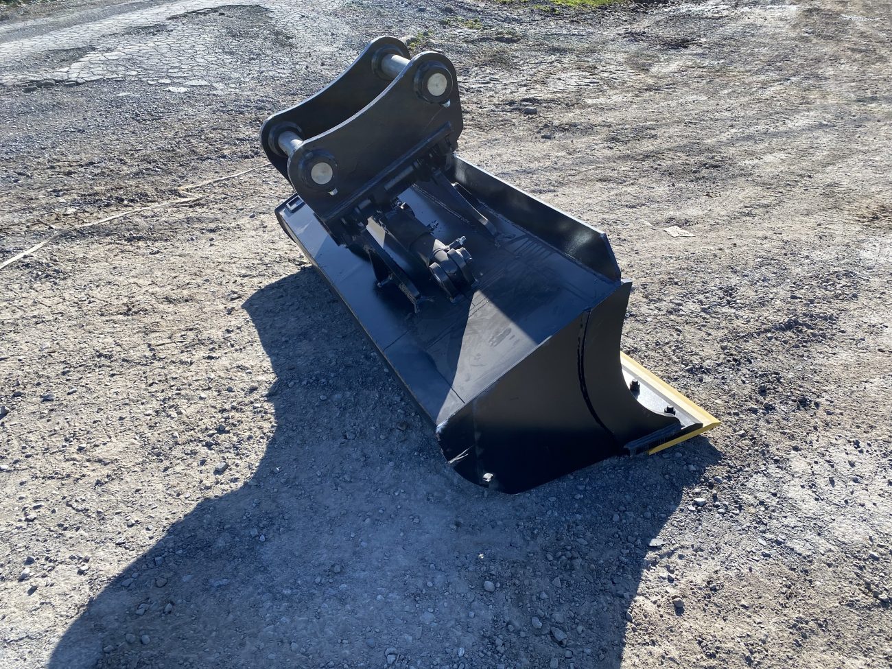 72" Low Profile Hydraulic Tilt for 120CL Excavator - Image 6