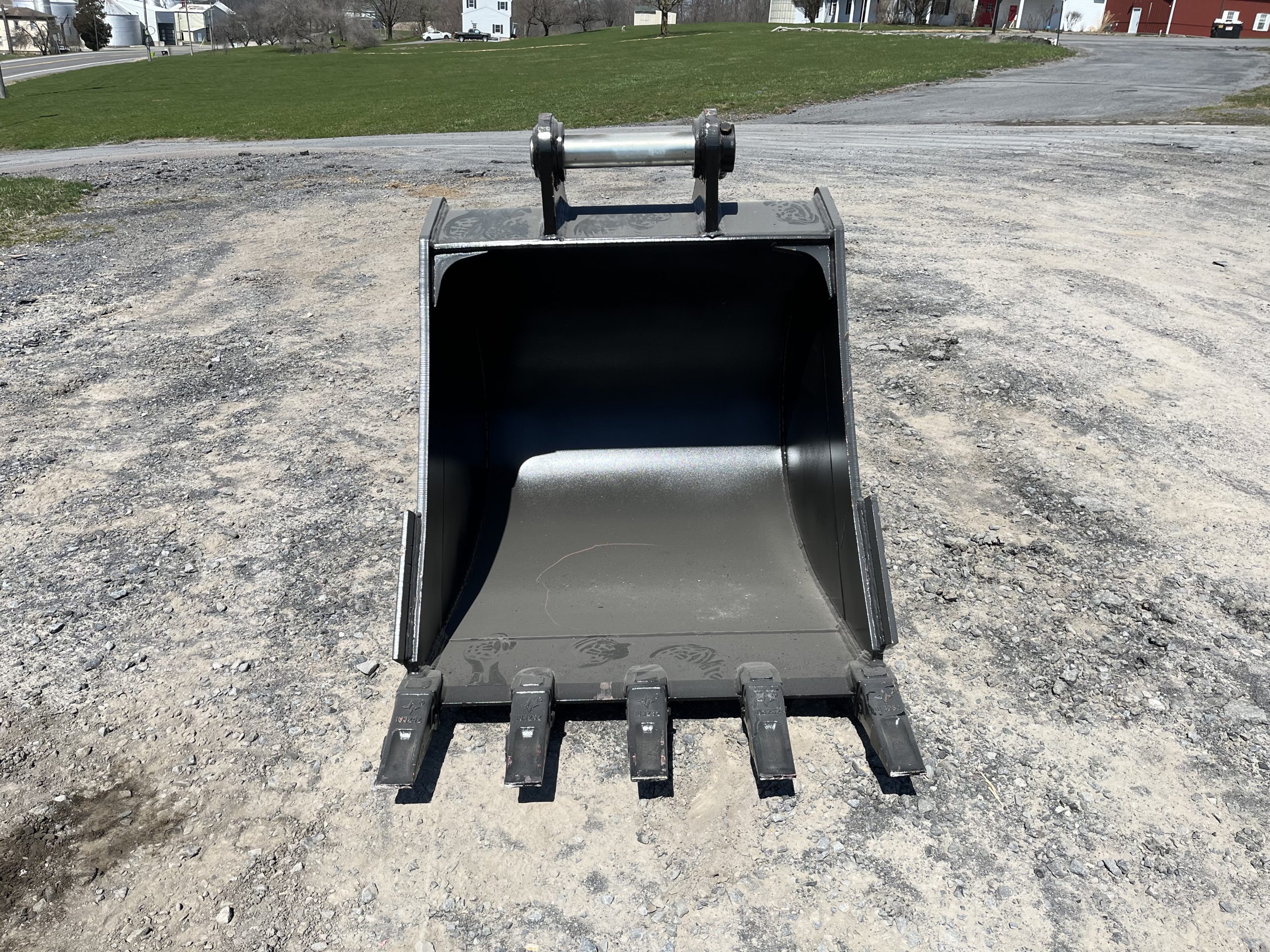36'' Bucket for 120CL Excavator - Image 8