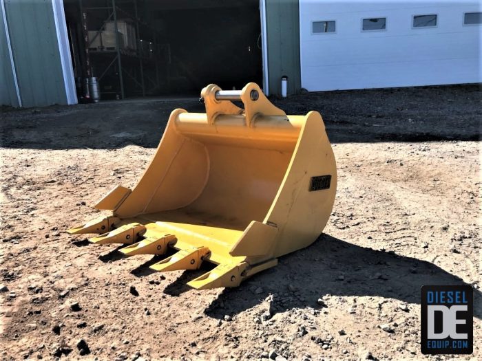 30" VIO35 Heavy Duty Dig Bucket